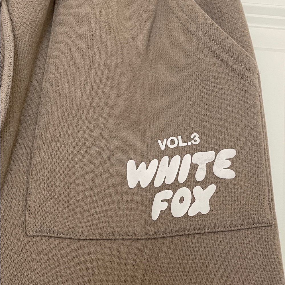 White Fox Offstage Hoodie and Sweatpants Matching Set - Vol.3 - Picture 7 of 9